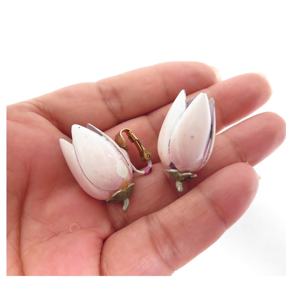 VINTAGE‎ PRETTY PALE PINK GREEH WHITE TULIP FLOWER CLIP-ON EARRINGS